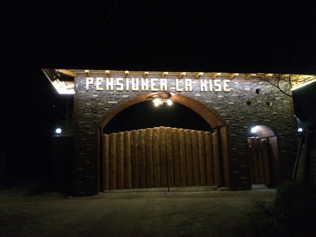 Pensiunea La Nise Сымбэта-де-Сус Экстерьер фото
